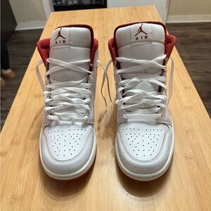Jordan 1 Mid SE Dune Red